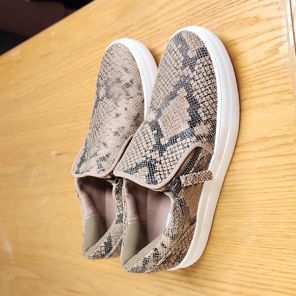 Very G from Buckle snake slip ons sz 8